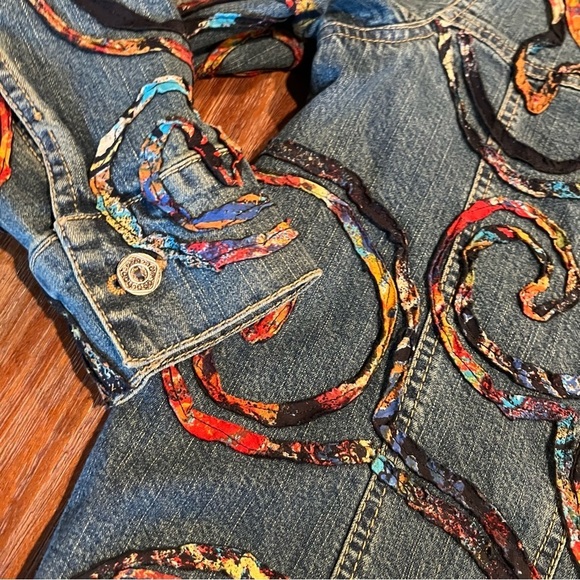 Chico’s Boho Denim Jean Jacket Patch Appliqué Size 1 Mandarin Collar - Picture 3 of 7